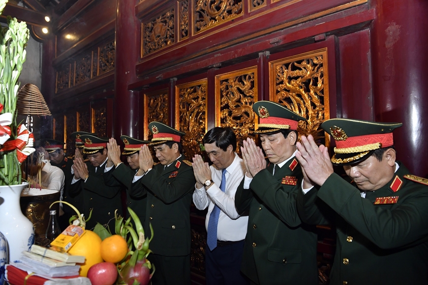 View - 	Lãnh đạo Quân ủy Trung ương, Bộ Quốc phòng tưởng niệm các Vua Hùng